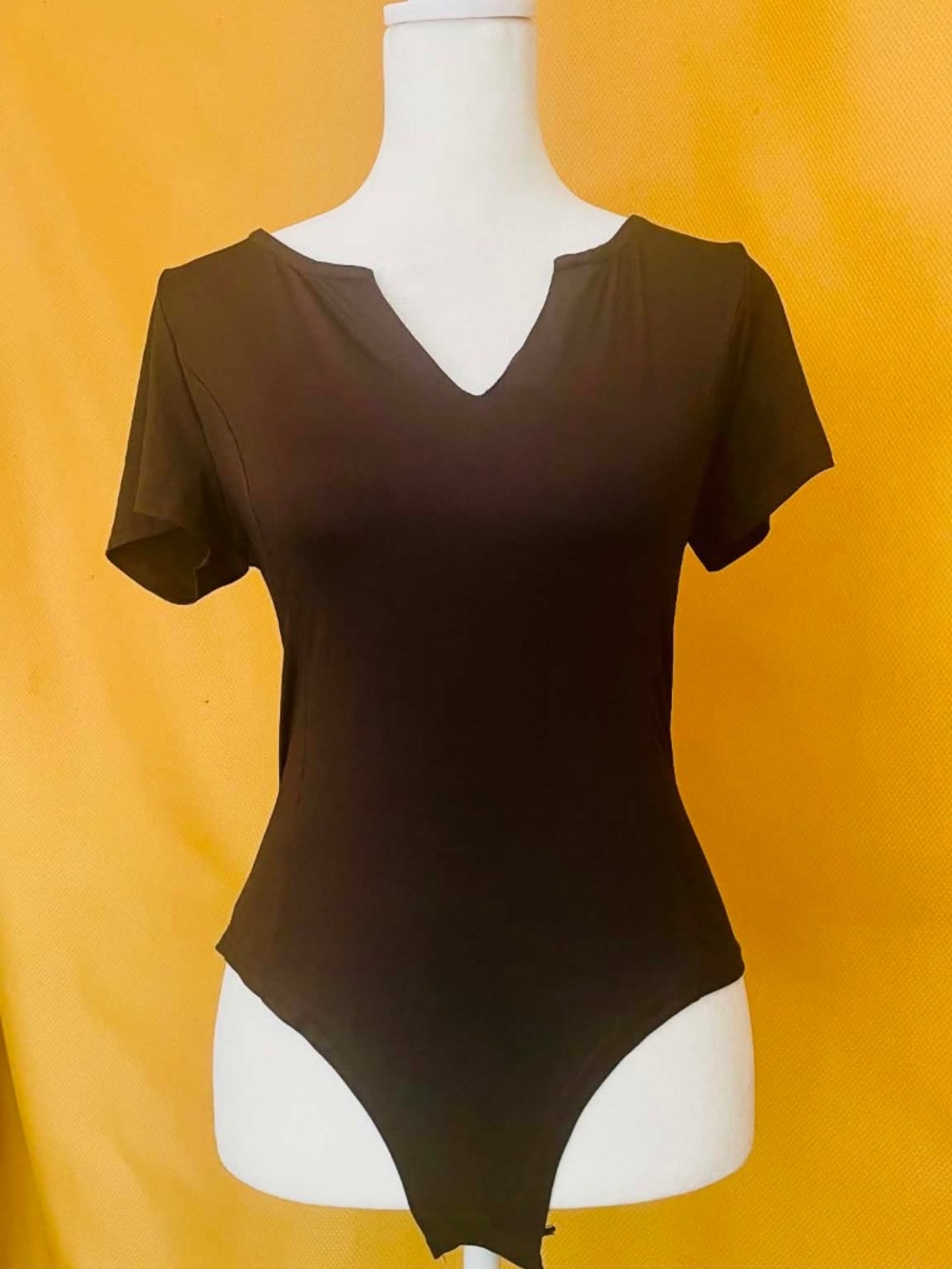V-Neck Short Sleeve bodysuit M